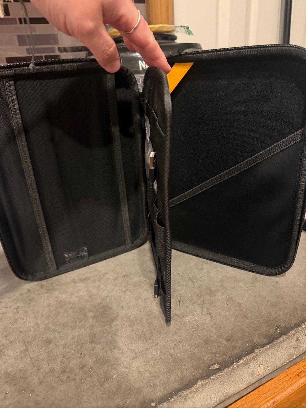 Tomtoc Portfolio Case - Picture 15 of 15